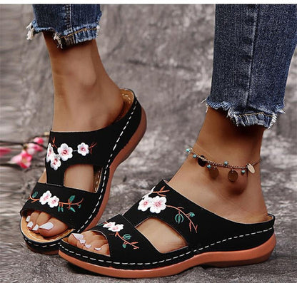 Lucia: Comfortable orthopedic sandals for women
